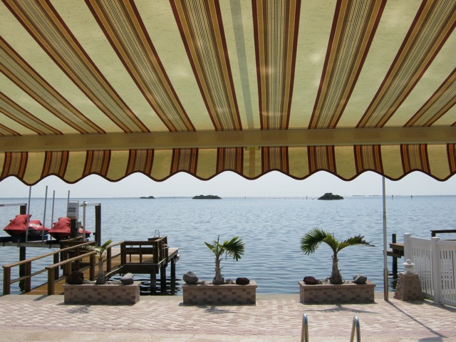 retractable awnings st petersburg