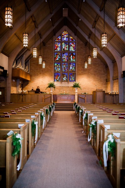 picture of inside Grasytone church all set up for a wedding at Graystone Presbyterian Church in Knoxville Tennessee