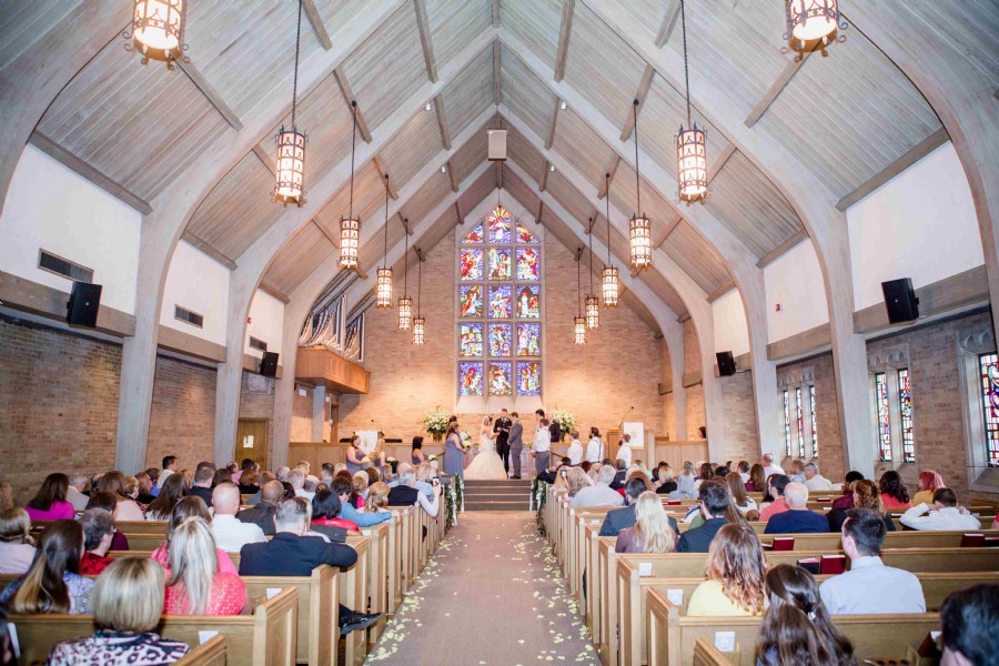 Photo of couple getting married at Graystone Presbyterian Church in Knoxville Tennessee