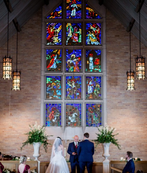 picture of bride and groom on the alter getting married at Graystone Presbyterian Church in  Knoxville Tennessee